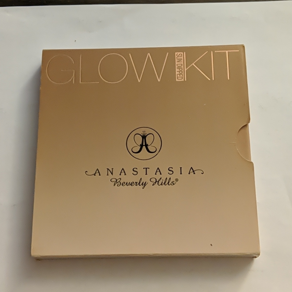 Anastasia Beverly Hills Glow Kit in Sunkissed